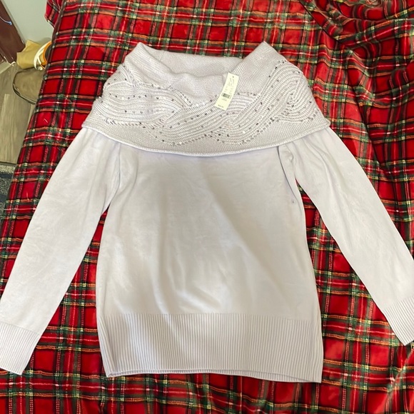 Sweater - Picture 1 of 2